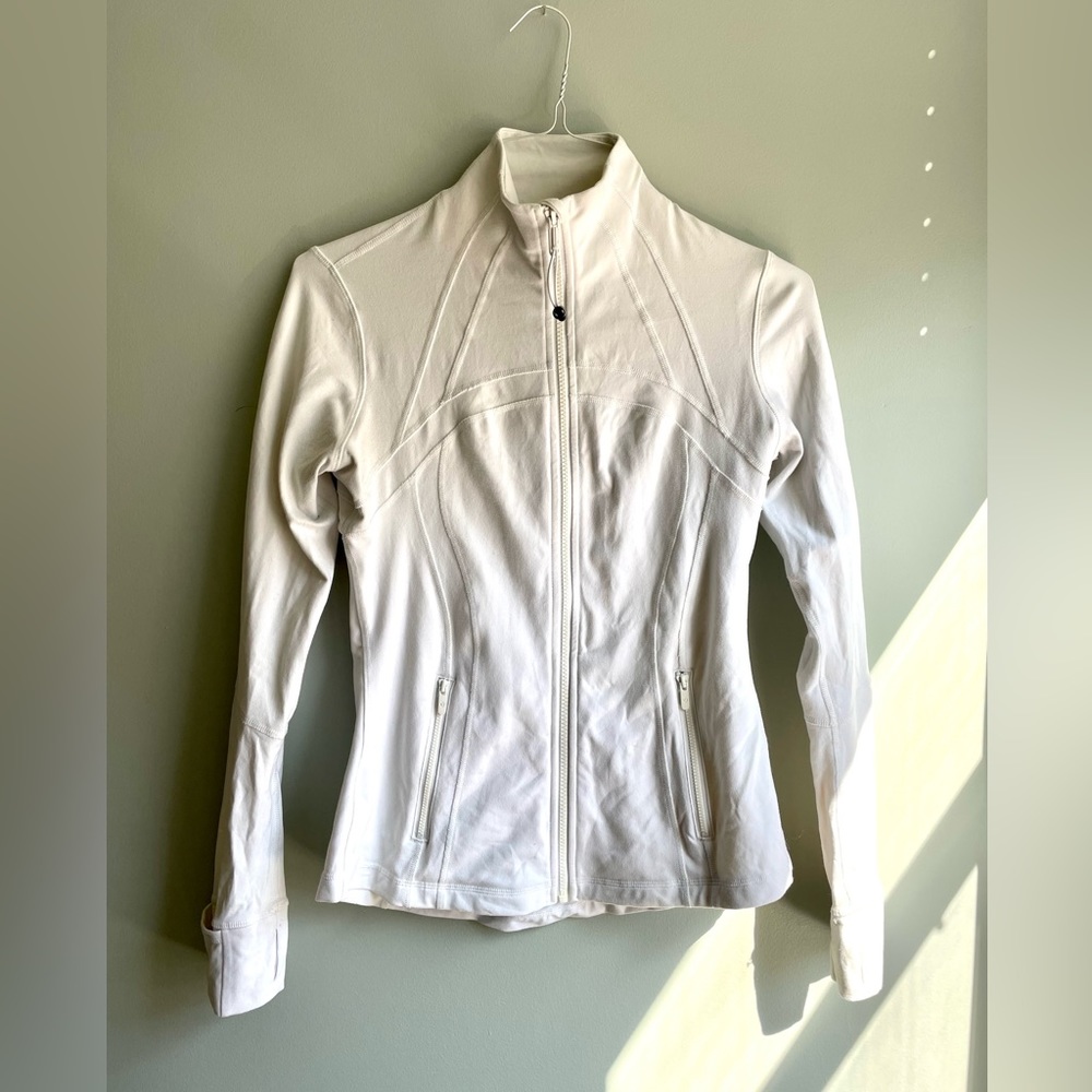 🛍 RESERVING UNTIL 3/11 🛍 Lululemon Define Jacket in White (Size 8)